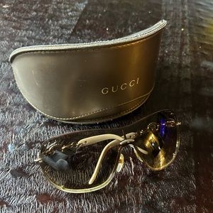 early 2000s style GUCCI sunglasses with case and authentication card